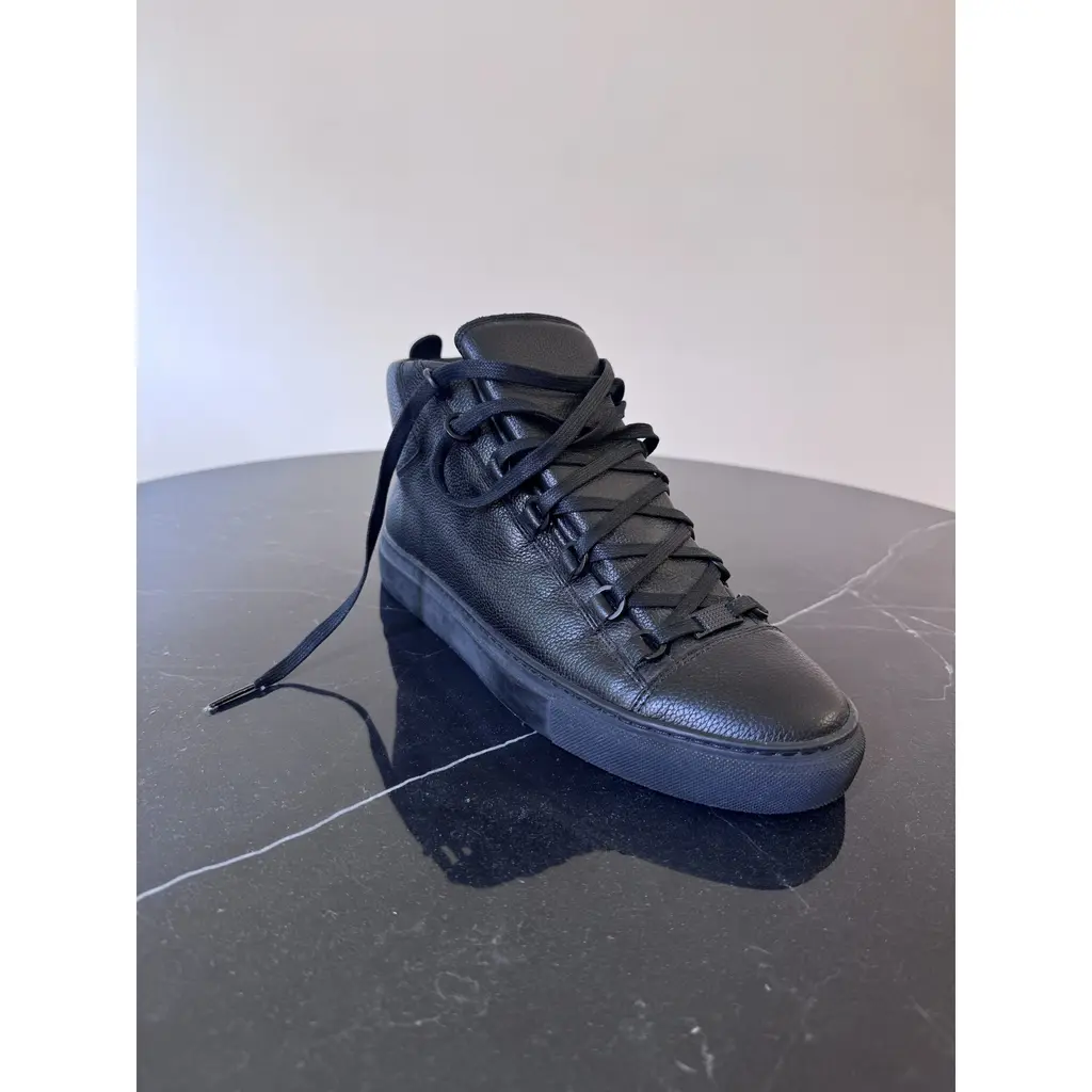 Balenciaga – Arena